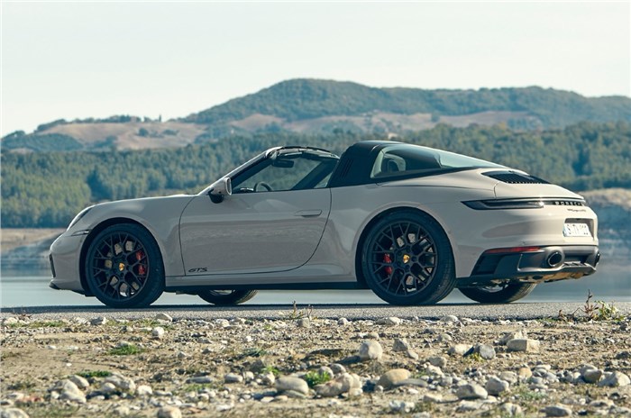 New Porsche 911 GTS unveiled