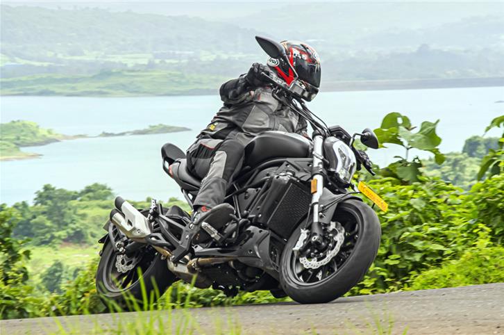Benelli 502C review, test ride