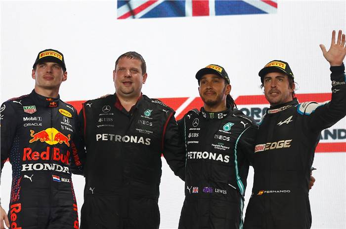Hamilton wins Qatar GP as Alonso returns to F1 podium