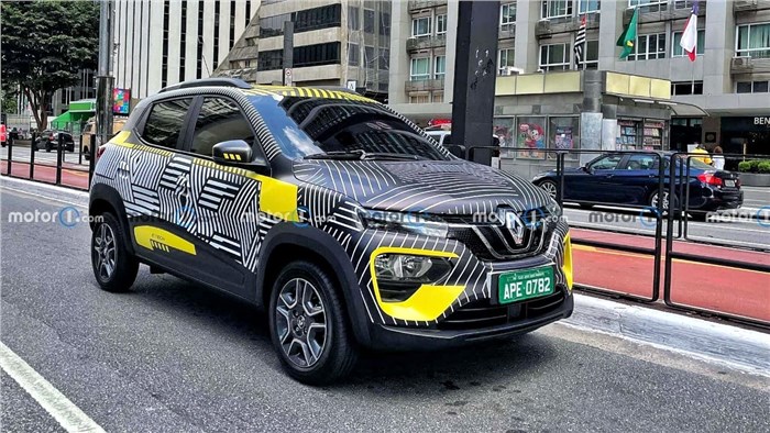 Renault Kwid E-Tech front right.