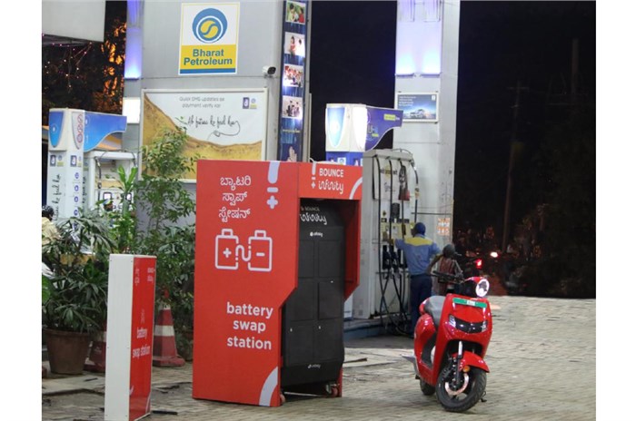 Bounce, Bharat Petroleum join forces to set up 3,000 battery swapping stations