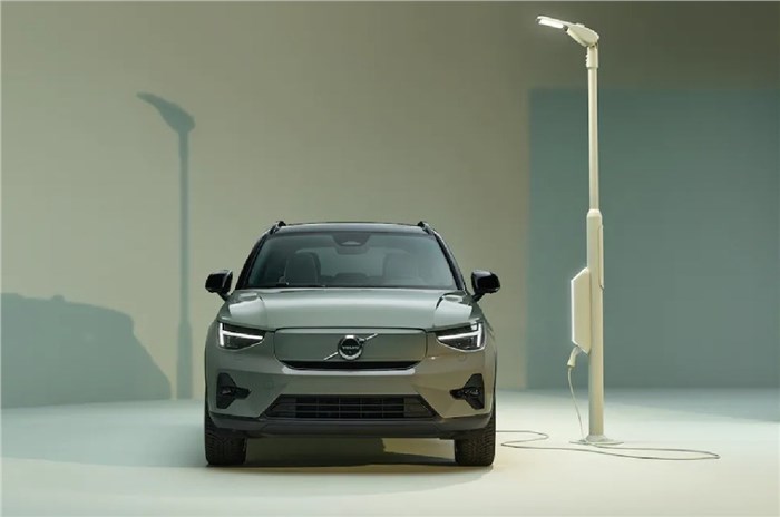Volvo XC40 Recharge front nose