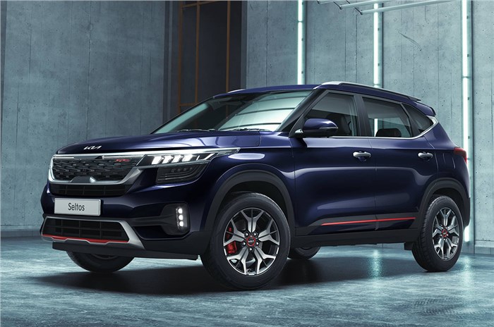 2022 Kia Seltos front three quarter