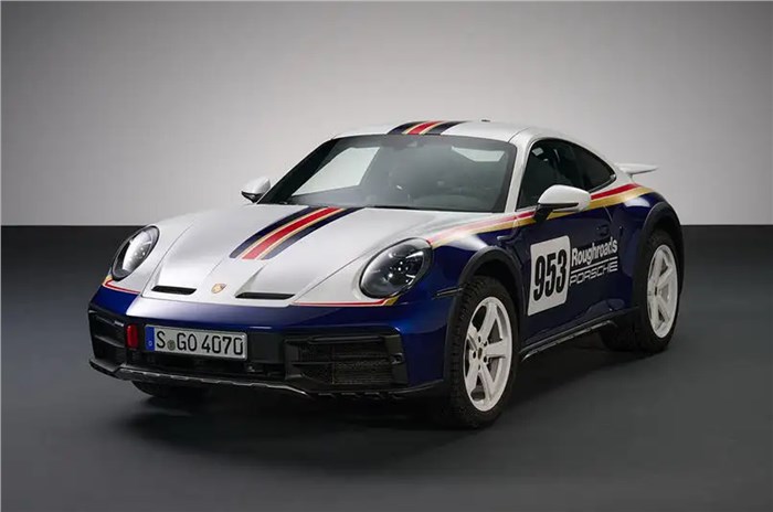 2022 Porsche 911 Dakar front quarter
