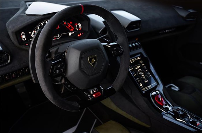Lamborghini Huracan Sterrato interior 