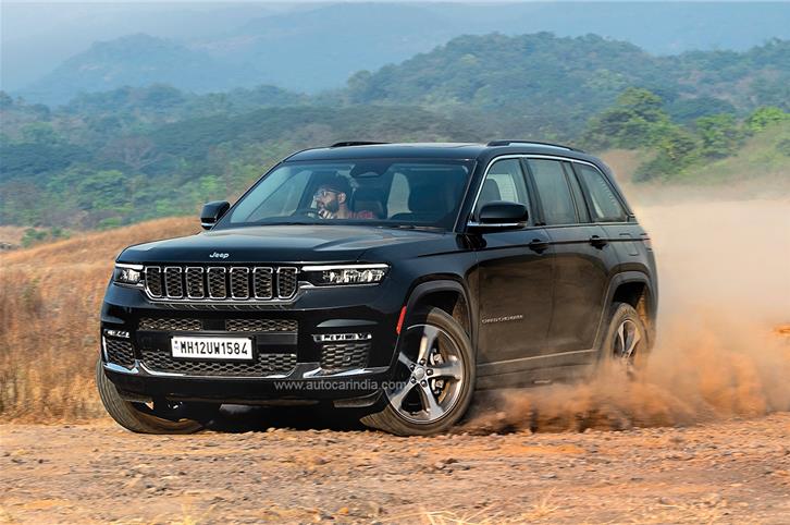 2022 Jeep Grand Cherokee front tracking