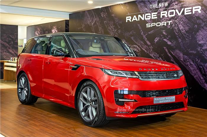 2022 Range Rover Sport front quarter