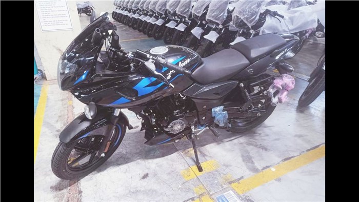 Bajaj Pulsar 220F to be relaunched, expected price Rs 1.35 lakh