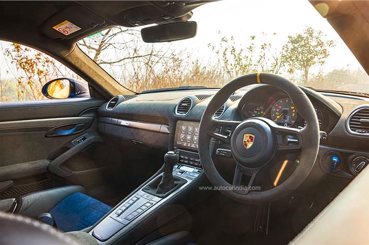 Porsche 718 Cayman GT4 RS interior