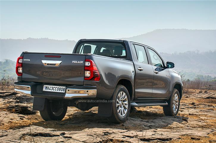 Toyota Hilux pickup rear tracking