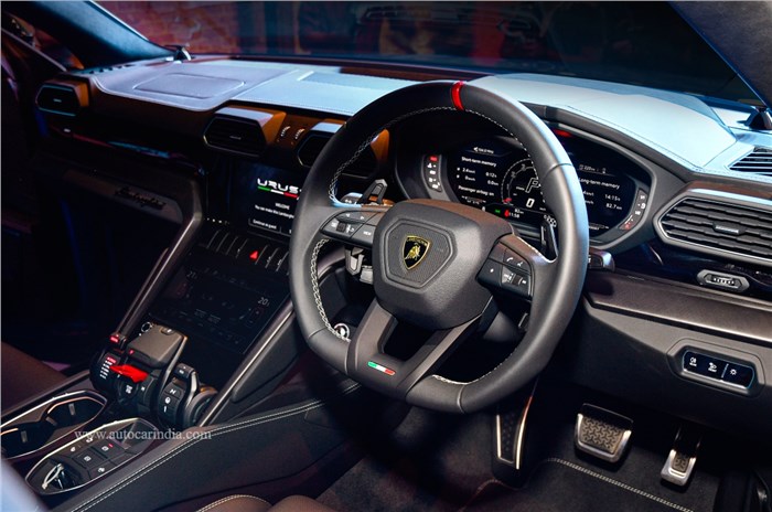 Lamborghini Urus S interior