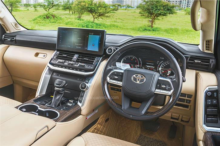 Toyota Land Cruiser 300 dashboard