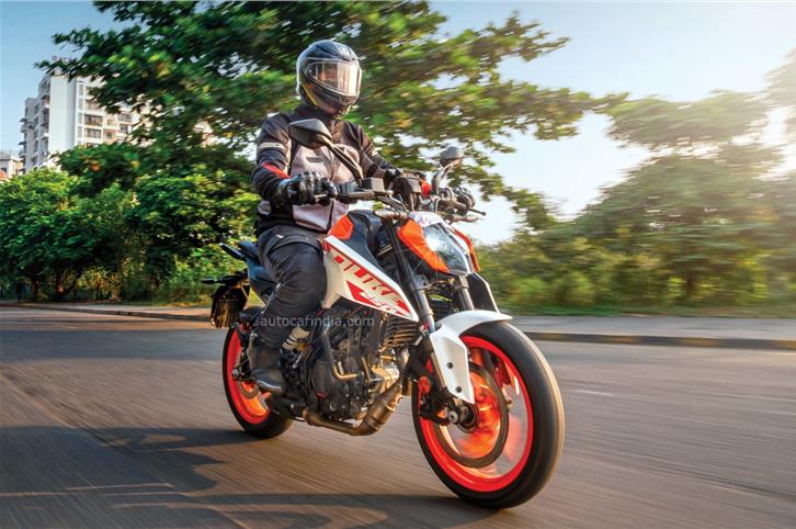KTM 250 Duke price, performance, features, handling, comfort: review.