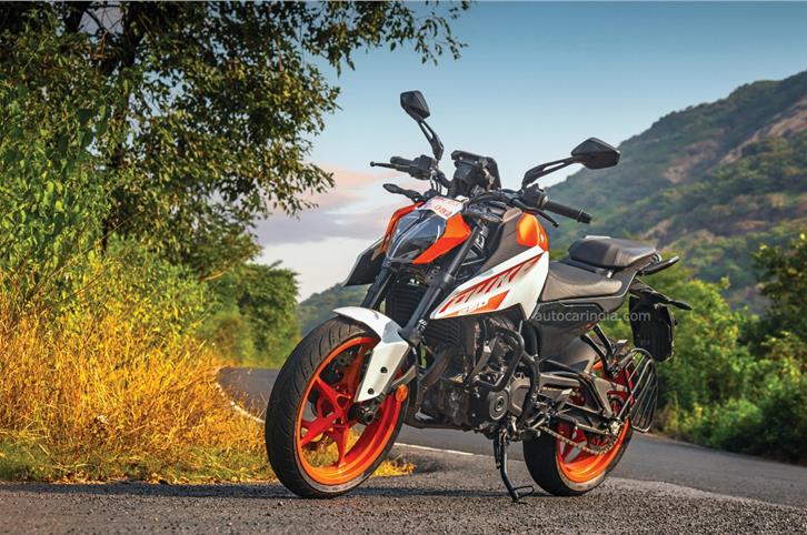 KTM 250 Duke price, performance, features, handling, comfort: review.