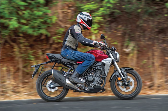 Choosing between a Bajaj Dominar 400 and a Honda CBR 250R