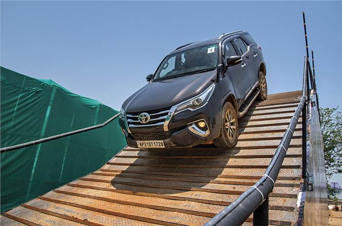 Toyota Fortuner off-road camp 2018