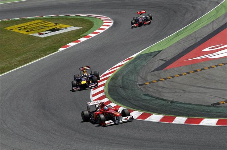... But Vettel gets by at the second round of stops and takes just 43 laps to put a whole lap on the national hero.