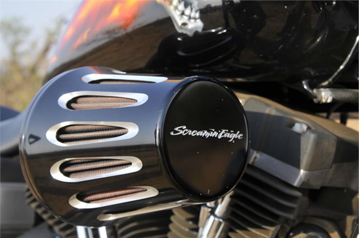 Screamin Eagle air intake looks absolutely mad. 