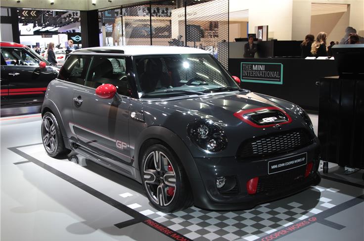Mini Countryman John Cooper Works was shown to the audience for the first time at the Paris Show. 