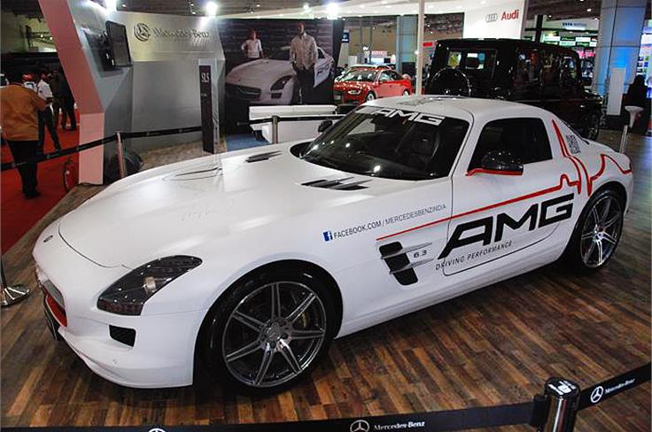 Mercedes SLS AMG signed by F1 drivers