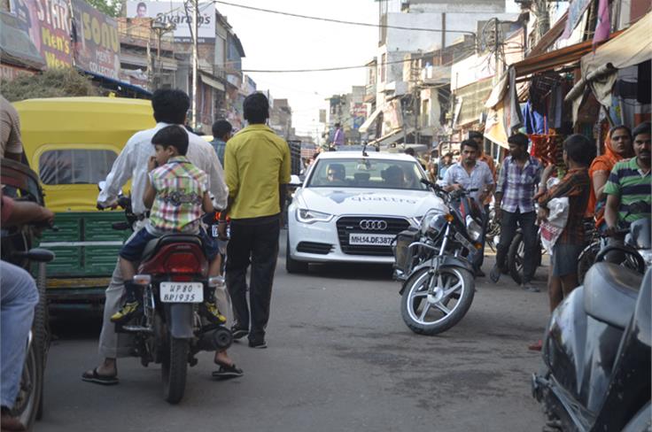 Traffic got worse as we entered Agra