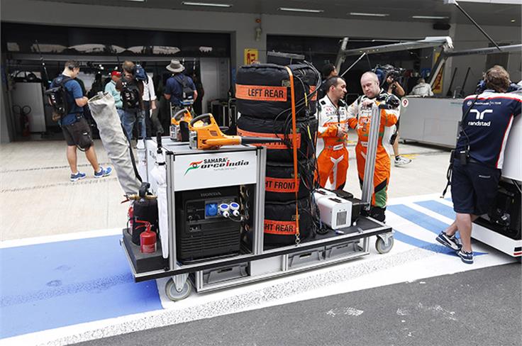 Force India crew ready with the tyre stack.