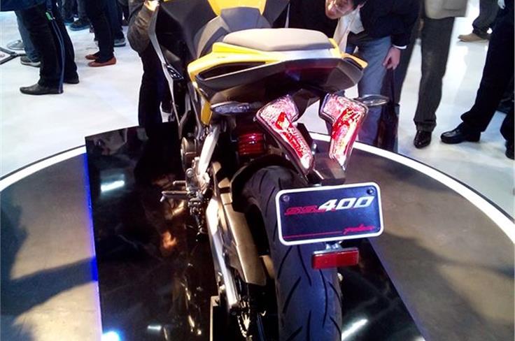 It gets telescopic forks up front and a monoshock at the rear. Front and rear disc brakes along with ABS standard
