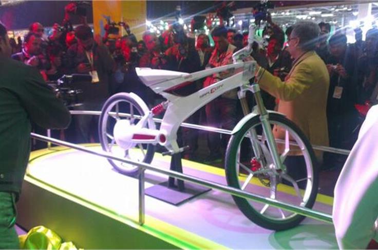 Hero displayed the SimplEcity, an electric motorcycle designed for urban commuting.