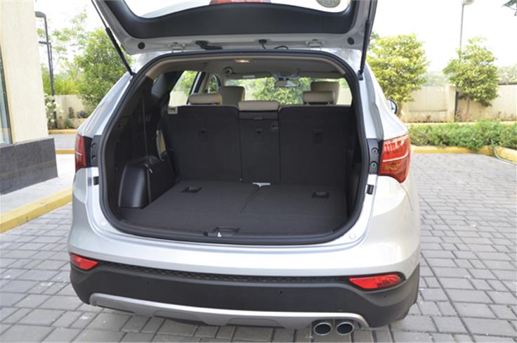 Rear seats fold flat and additionally, the middle seats fold 40:20:40 to maximise luggage space available.