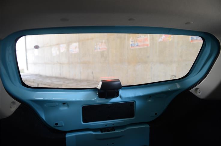 Rear windshield doesn't get inner beading.