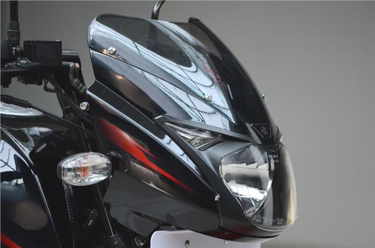Black front cowl is now common across all Pulsar shades, looks smart. 