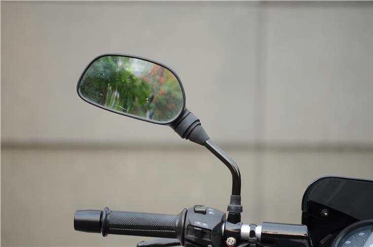  The broad rear view mirrors provide good visibility.