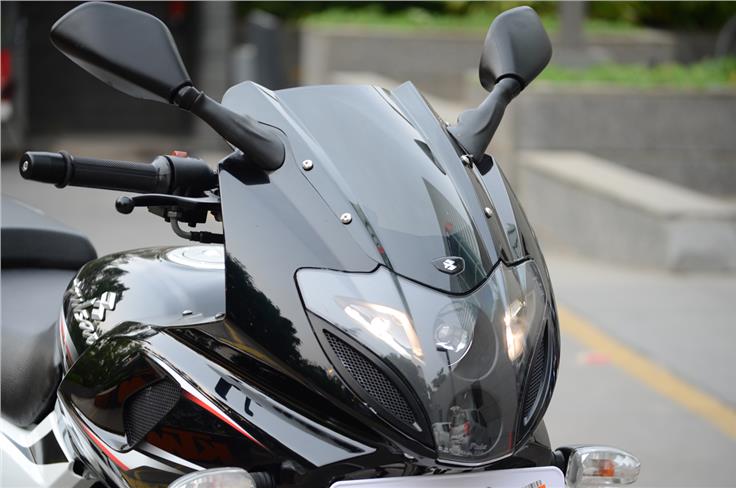 The Pulsar 220F showcases a front that looks the part. 