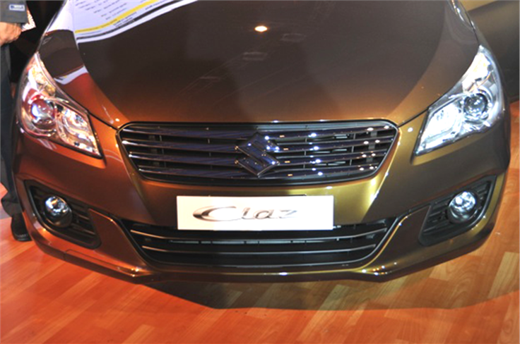 The Maruti Ciaz's nose gets a small, Suzuki-typical grille.