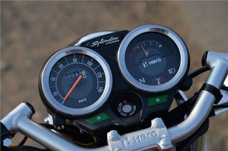 Chrome rimed analogue dials are a part of the handsome package.
