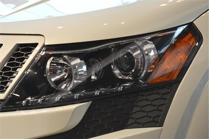 The XUV Xclusive Edition is limited to 700 units only. It comes with blackened headlamp inserts. 
