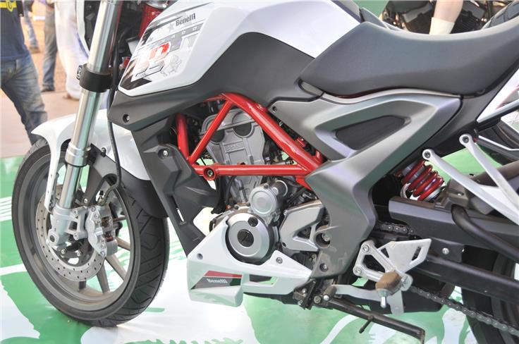 The new TNT 25 has a 249cc, single-cylinder and liquid-cooled engine, mounted on to a red trellis frame.
