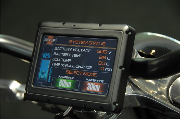 Instrumentation is via a colour T.F.T. screen, showing speed, charge status and riding modes.