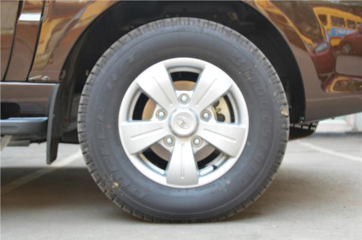 Higher variants get 16-inch alloys and four wheel disc brakes while the base trim gets 15-inch steel wheels and drum brakes at the rear.  