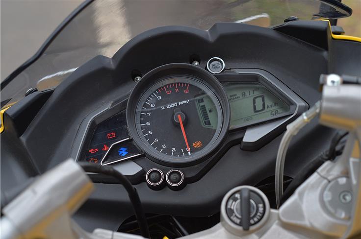 Bajaj provides a digi-analogue console that includes smart features such as a gear-shifter light and a clock.