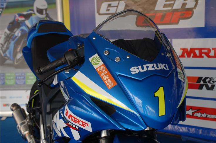 The rear view mirrors and headlight removed, Suzuki retains its clear lens visor.