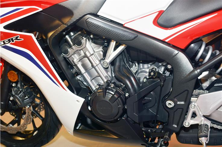 A cut out section in the side faring exposes the engine, further adding to the sporty appeal of the Honda CBR 650F.