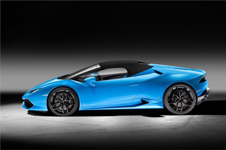 Lamborghini Huracan Spyder side profile with the roof up.