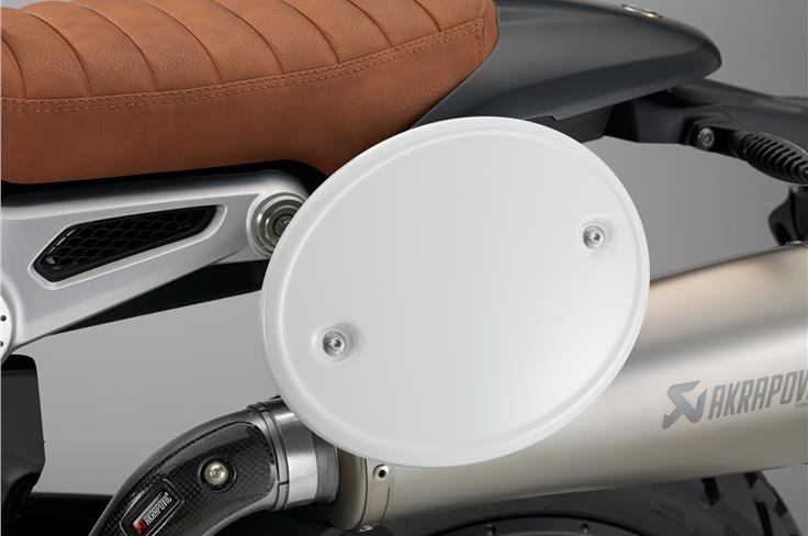 Optional accessory round side panel on the BMW R nineT Scrambler.