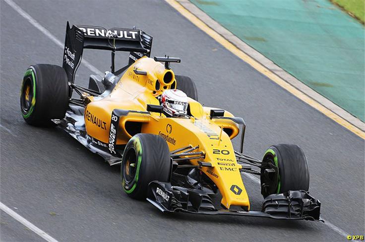 Kevin Magnussen shows off Renault's new yellow livery on track, Australian Grand Prix practice 2016
