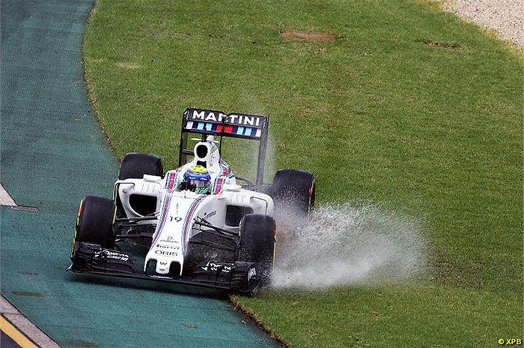 Felipe Massa runs wide through the puddles, Australian Grand Prix practice 2016
