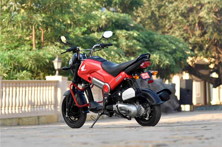 The upright motorcycle-like stance and rear-positioned scooter engine is what makes the Navi defy conventional motorcycle dynamics.