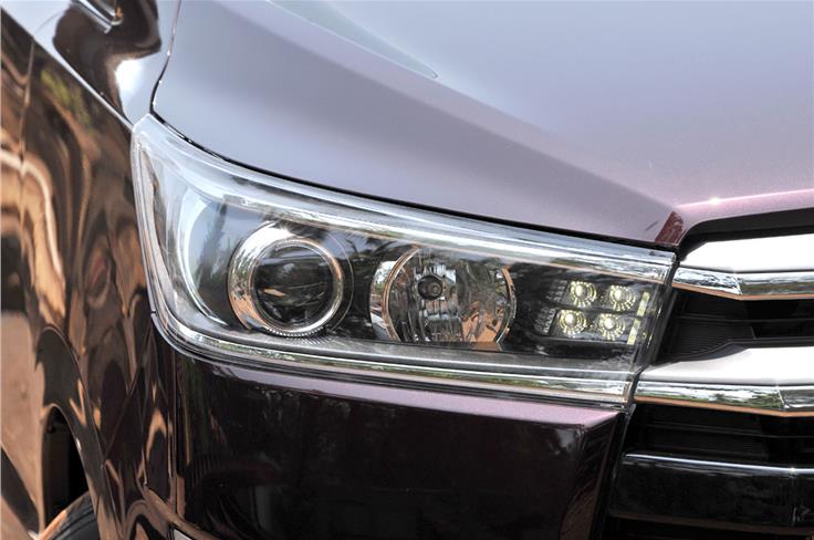 The large swept-back headlamps are beautifully detailed and feature a projector main beam, halogen high beam and LED daytime running lamps.