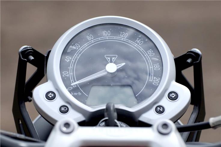 The Street Twin&#8217;s instrument cluster gets a big analogue speedometer along with a small digital multi-function display, but lacks a tachometer.