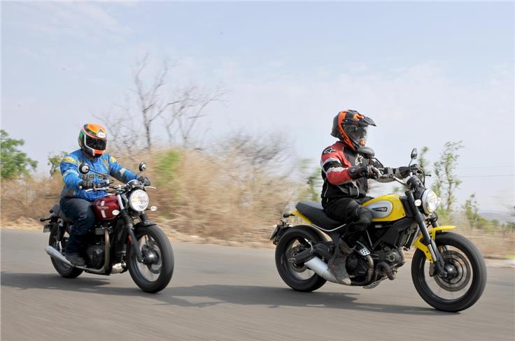 When it comes to outright acceleration, the Scrambler has the Street Twin beat, making the dash from nought to 100kph in just 5.03 seconds as compared to 6.14 seconds for the Triumph.